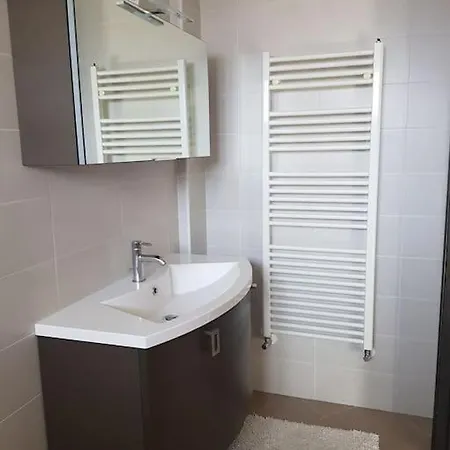 Hébergement de vacances Casa Ellie - Con Giardino E Posto Auto Privati *