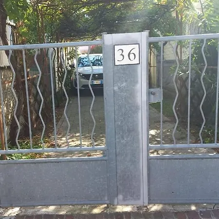 Casa Ellie - Con Giardino E Posto Auto Privati גראדו